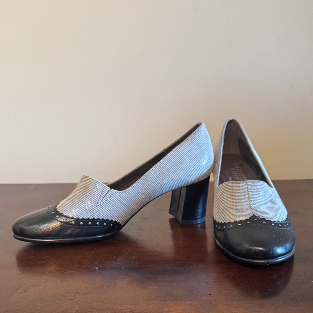 AEROSOLES Black and Gray Heels